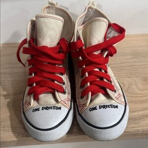 1D Size 3 High-Top Sneakers - Cream and Red with side graphic